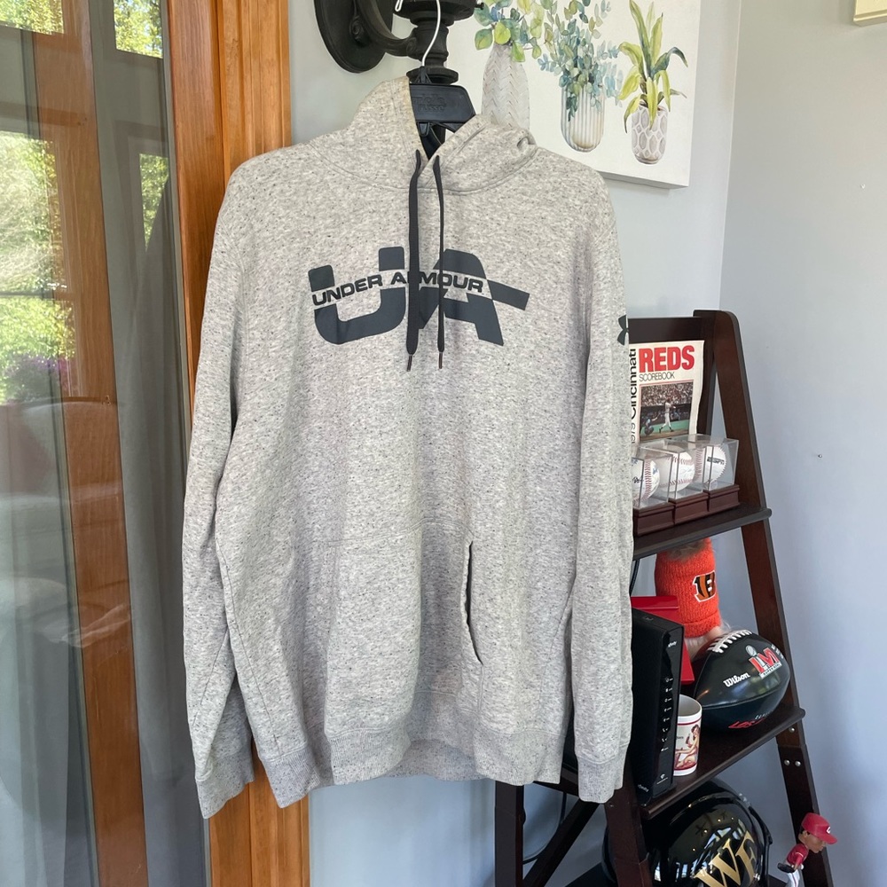 Under Armour Sweatshirt